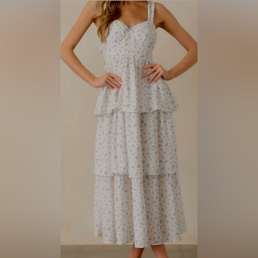 Boutique- White & Pale Blue WILDFLOWERS TIERED MAXI DRESS - Size Medium - Picture 5 of 10
